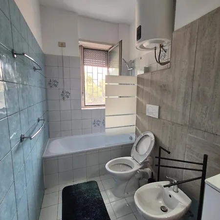 Apartment Spinaceto Modern Home, Eur *