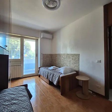 Spinaceto Modern Home, Eur Apartment